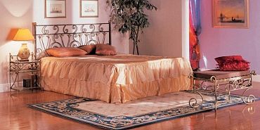 Кровать и матрасы для спальни 